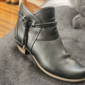 Chic Black Ankle Boots with Braided Accent